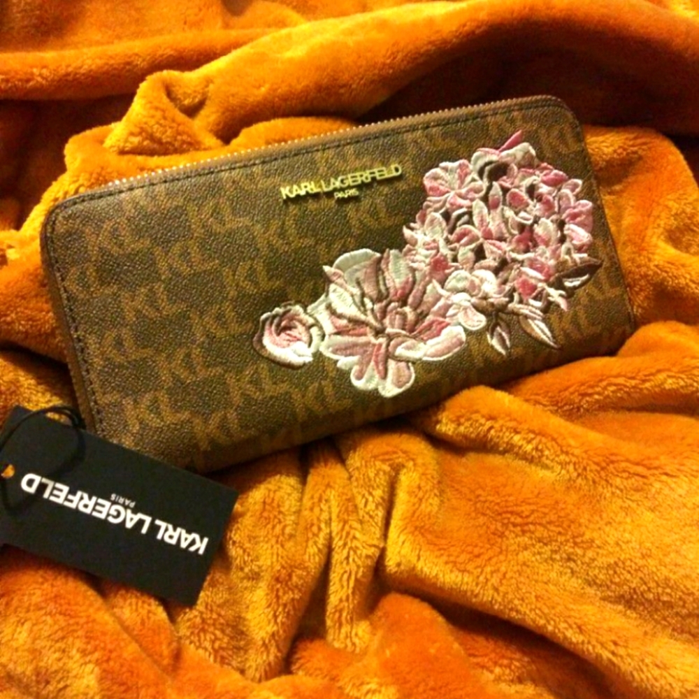 Karl  Lagerfeld logo wallet with embroidery